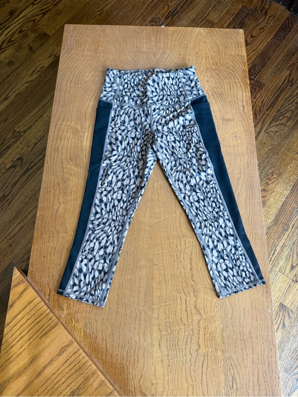 Cheetah capri leggings
